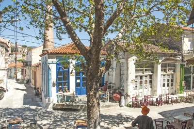 Παλαιοχώρι, ο δρόμος με τα καφενεία